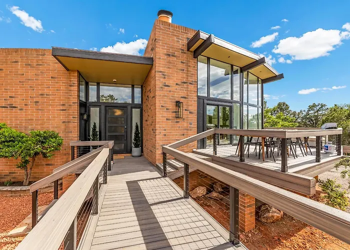 The Speakeasy: Brand New Pool, Hot Tub, Sauna, Cold Plunge Holiday home