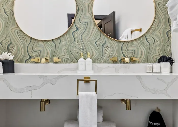The Speakeasy: Brand New Pool, Hot Tub, Sauna, Cold Plunge Holiday home *
