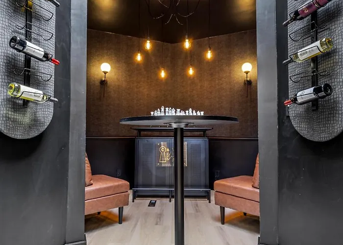 The Speakeasy: Brand New Pool, Hot Tub, Sauna, Cold Plunge Holiday home *