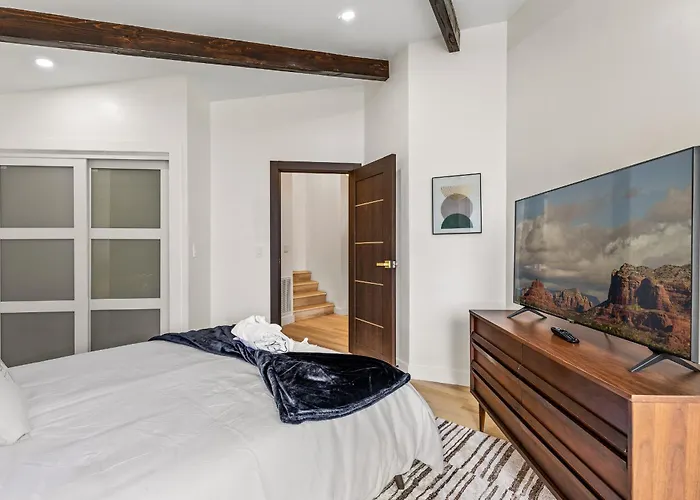 The Speakeasy: Brand New Pool, Hot Tub, Sauna, Cold Plunge Holiday home *