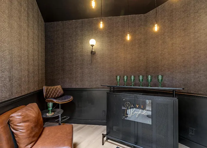 The Speakeasy: Brand New Pool, Hot Tub, Sauna, Cold Plunge Holiday home