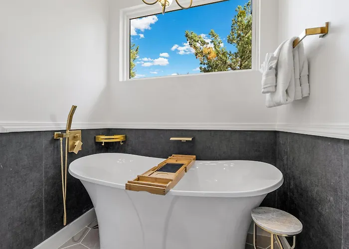 Holiday home The Speakeasy: Brand New Pool, Hot Tub, Sauna, Cold Plunge