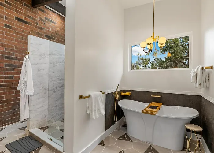 Holiday home The Speakeasy: Brand New Pool, Hot Tub, Sauna, Cold Plunge *