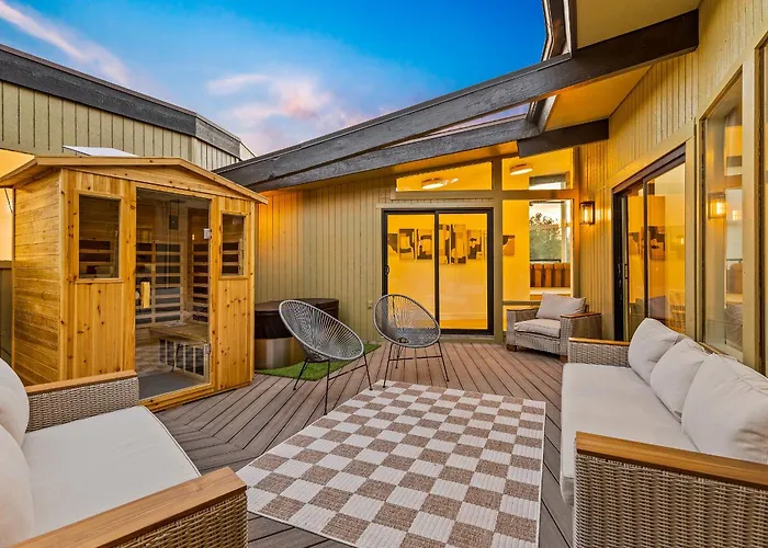 The Speakeasy: Brand New Pool, Hot Tub, Sauna, Cold Plunge *