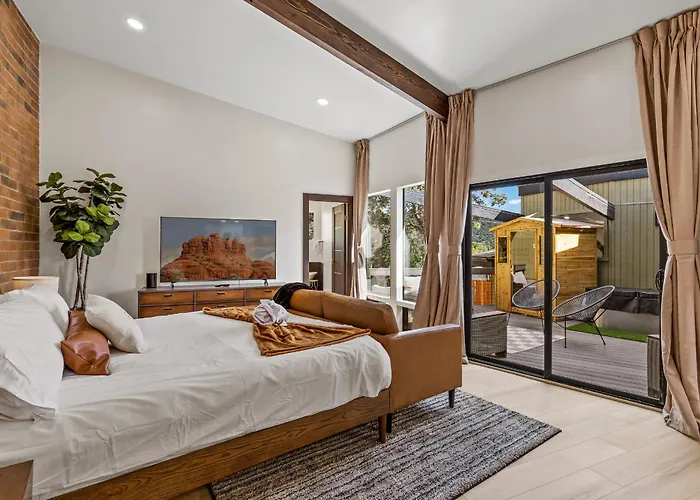 The Speakeasy: Brand New Pool, Hot Tub, Sauna, Cold Plunge Holiday home