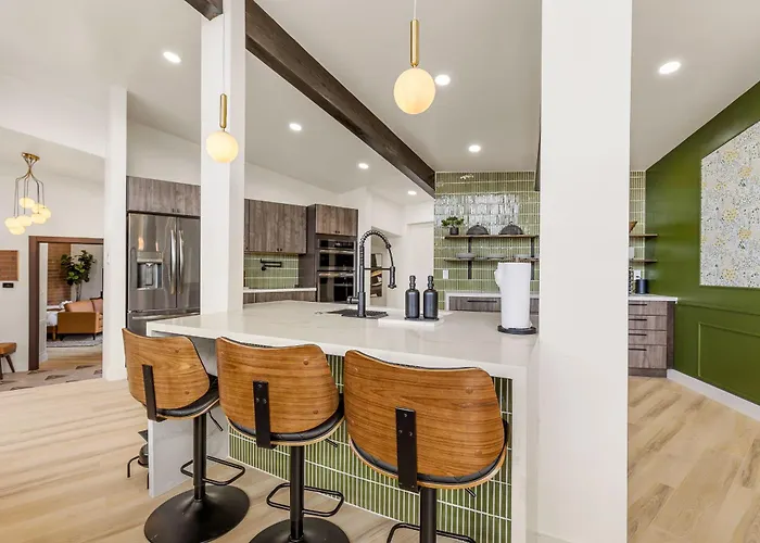 The Speakeasy: Brand New Pool, Hot Tub, Sauna, Cold Plunge Holiday home